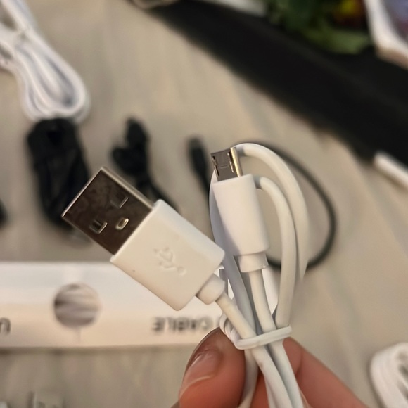 USB micro and USB C cords (sold individually) - Picture 3 of 4